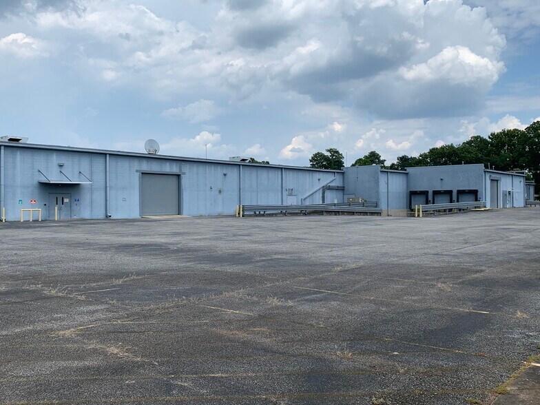 More Photos Of 2800 S MacArthur Dr, Alexandria Light Distribution For Lease