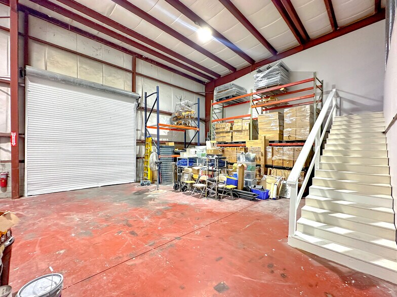 More Photos Of 532 International Pl, Rockledge Warehouse For Lease