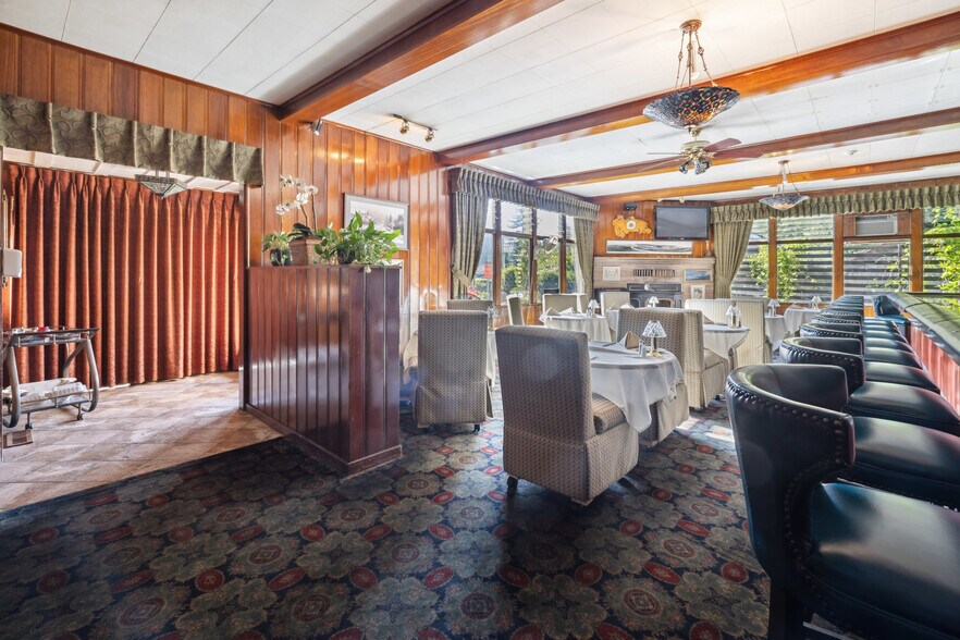 More Photos Of 13300 Big Basin Way, Boulder Creek Restaurant For Sale