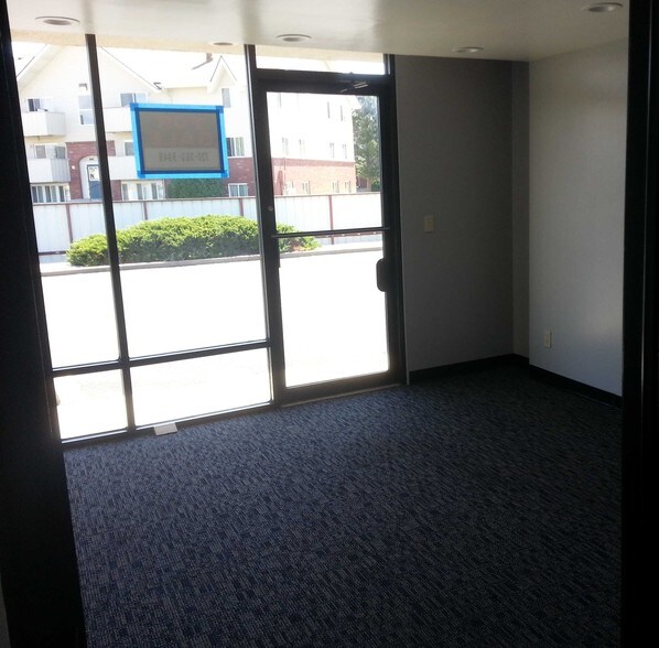 More Photos Of 720 Billings St, Aurora Showroom For Lease
