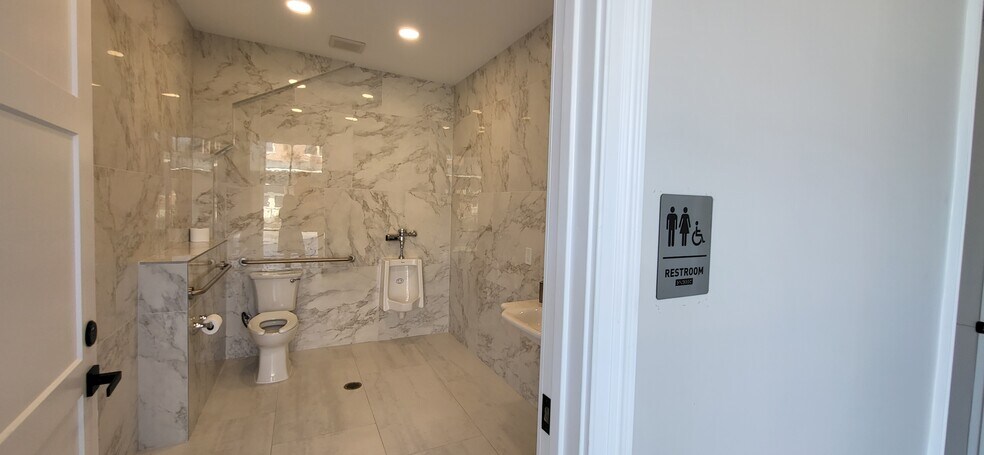 More Photos Of 1808 Front St, Slidell Office For Sale