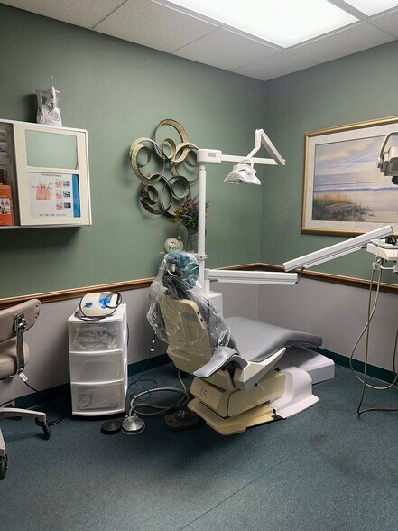 More Photos Of 708 53rd Ave E, Bradenton Office For Lease