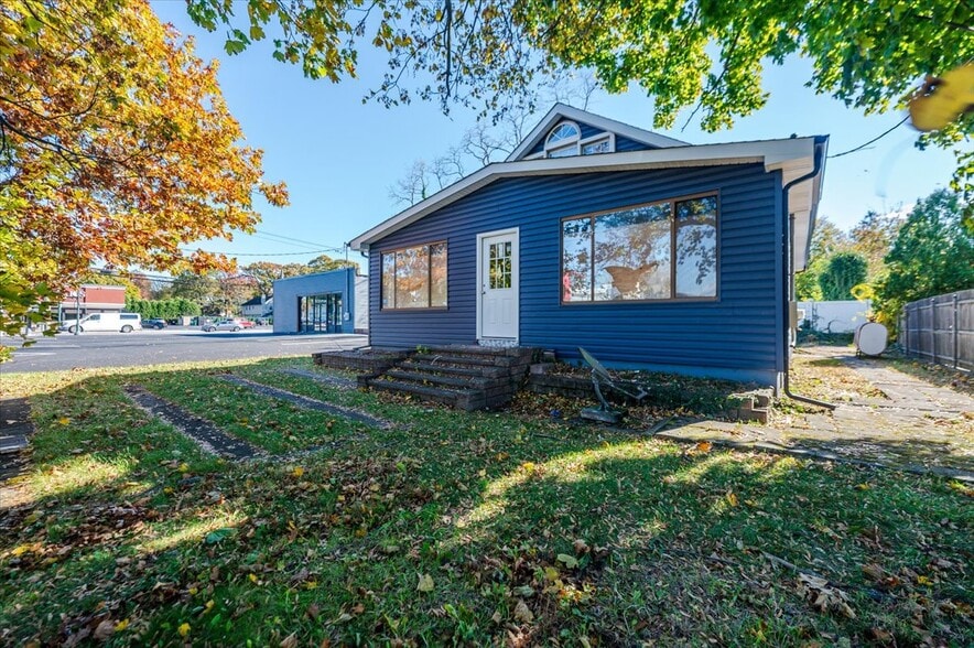 More Photos Of 304 Larkfield Rd, East Northport Freestanding For Sale