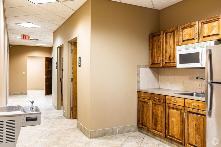 More Photos Of 831 NE Woods Chapel Rd, Lee's Summit Office For Lease