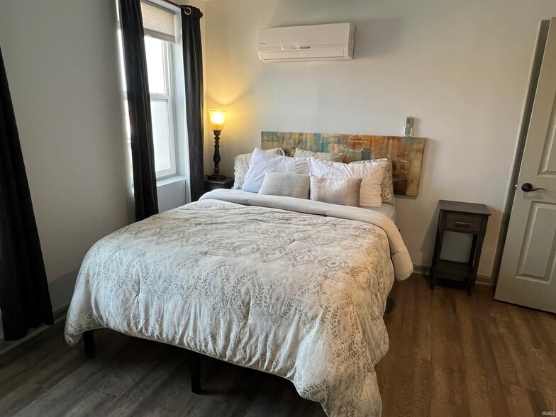 More Photos Of 128 W Walnut St, Kokomo Flex For Sale