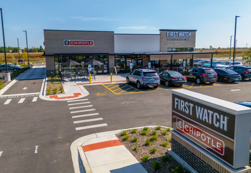 More Photos Of 1721 Randall Rd, Algonquin Restaurant For Sale