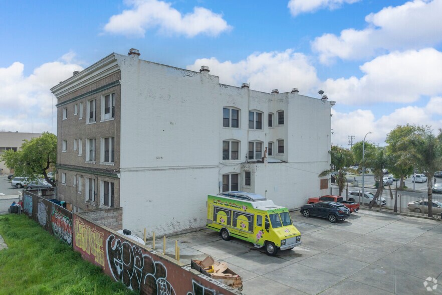 More Photos Of 315 25th St, Richmond Apartments For Sale