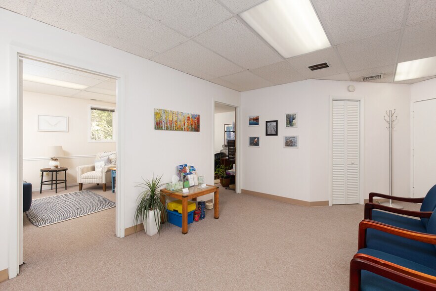 More Photos Of 155 Sycamore St, Glastonbury Office For Lease