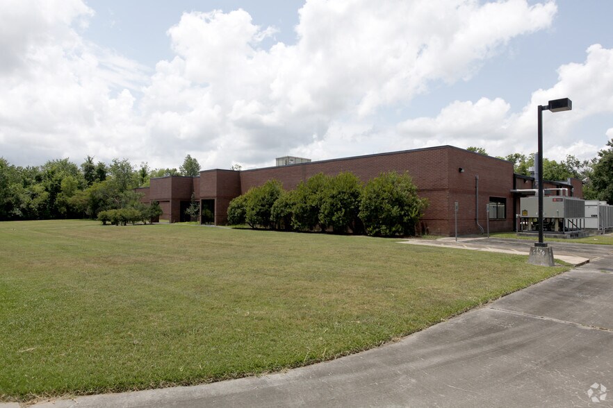 More Photos Of 4023 Technology Dr, Angleton Research And Development For Lease