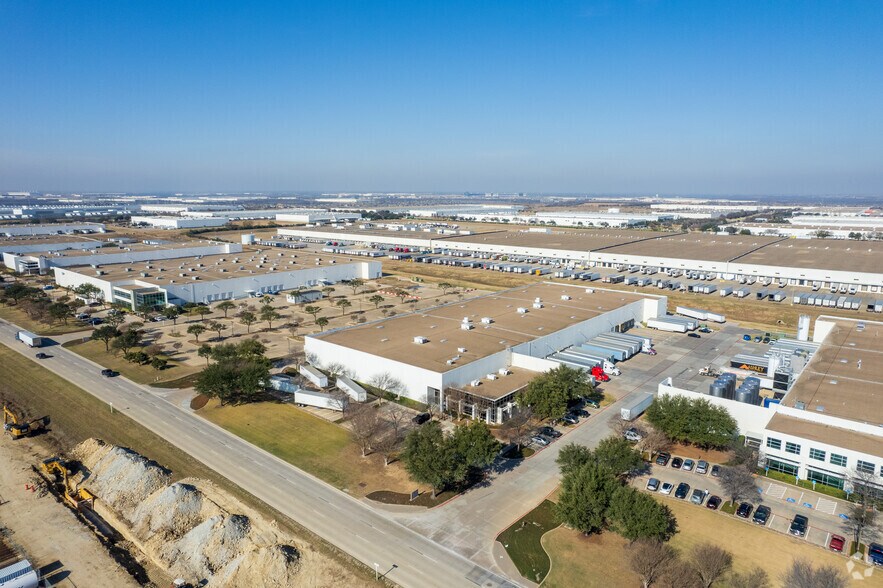 More Photos Of 5601 Alliance Gateway Fwy, Fort Worth Warehouse For Lease