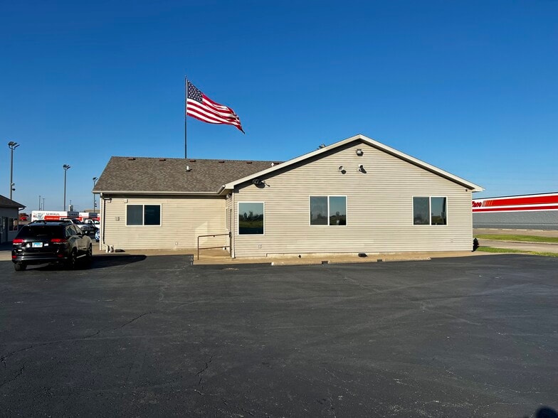 More Photos Of 1719 E Jackson St, Macomb Auto Dealership For Sale