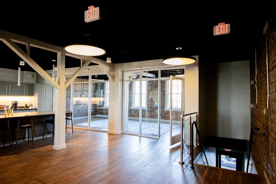 More Photos Of 1225-1229 Lincoln St, Columbia Freestanding For Lease