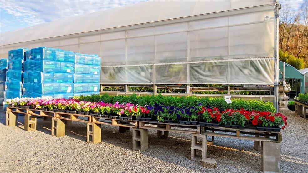 More Photos Of 1356 Coopers Cove Rd, Hardy Specialty For Sale