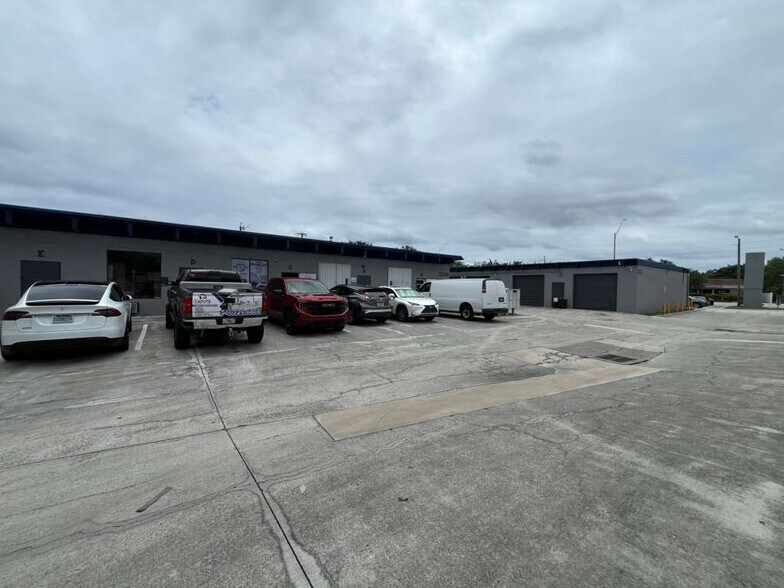 More Photos Of 3273-3289 Lake Worth Rd, Palm Springs Warehouse For Lease