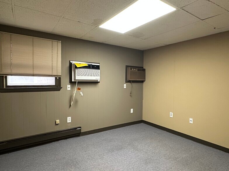 More Photos Of 53 Connecticut Blvd, East Hartford Office For Lease