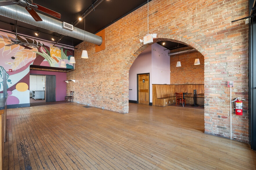 More Photos Of 108 S Walnut St, Muncie Office For Sale