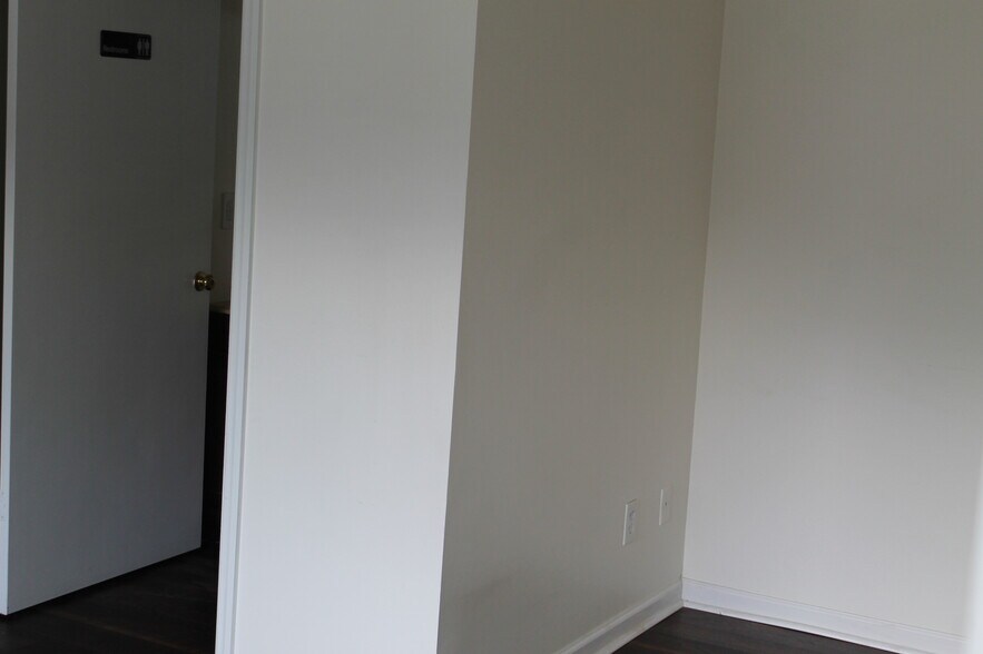 More Photos Of 3321 Doris Ave, Ocean Unknown For Lease