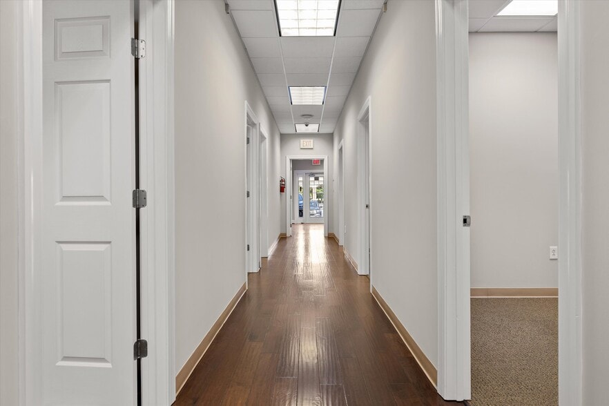 More Photos Of 7446 Shallowford Rd, Chattanooga Medical For Lease