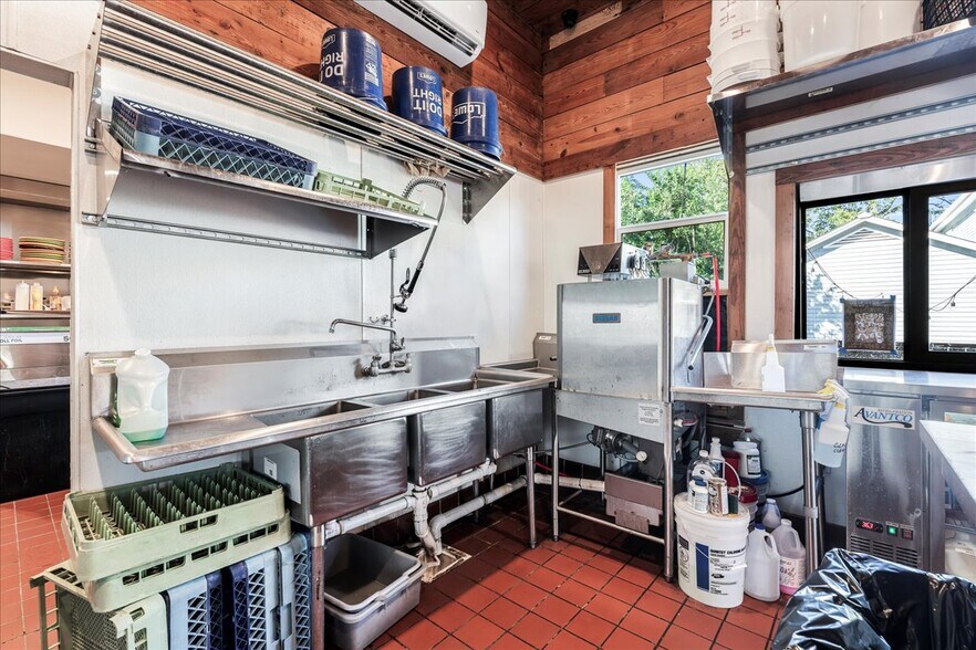 More Photos Of 217 W Hopkins St, San Marcos Restaurant For Sale