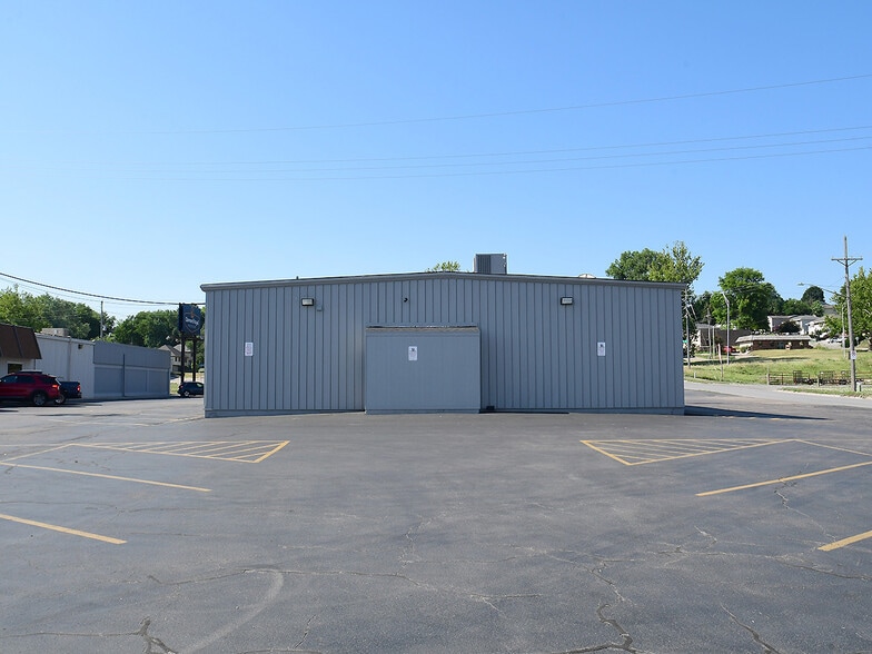 More Photos Of 7880-7890 L St, Omaha Auto Dealership For Sale
