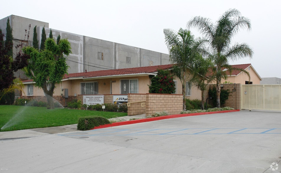 Primary Photo Of 2023 S Bon View Ave, Ontario Contractor Storage Yard For Sale