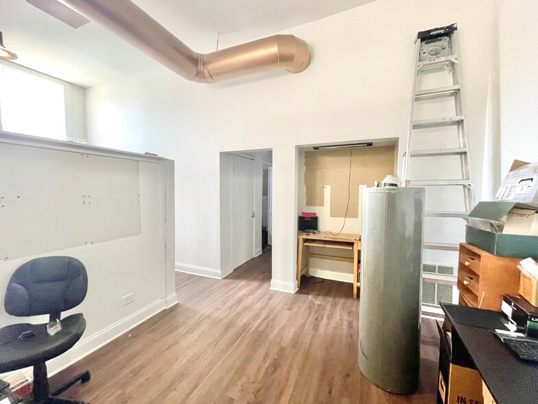 More Photos Of 1355-1359 W Chicago Ave, Chicago Apartments For Lease