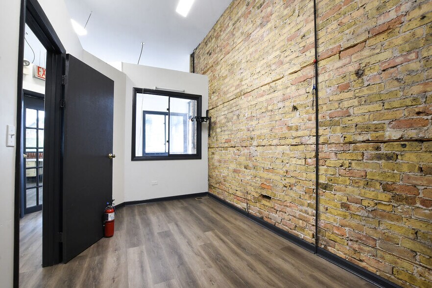 More Photos Of 3501 W Armitage Ave, Chicago Apartments For Lease