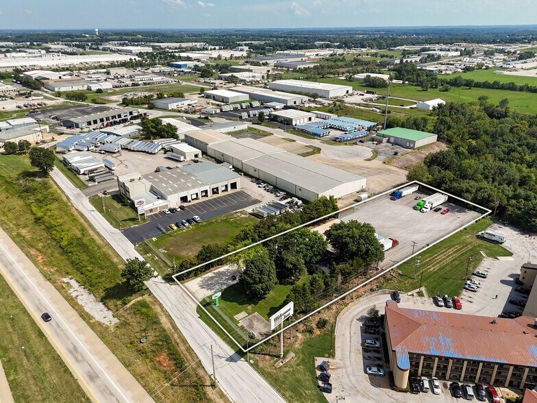 More Photos Of 3560 E Evergreen St, Springfield Office For Sale