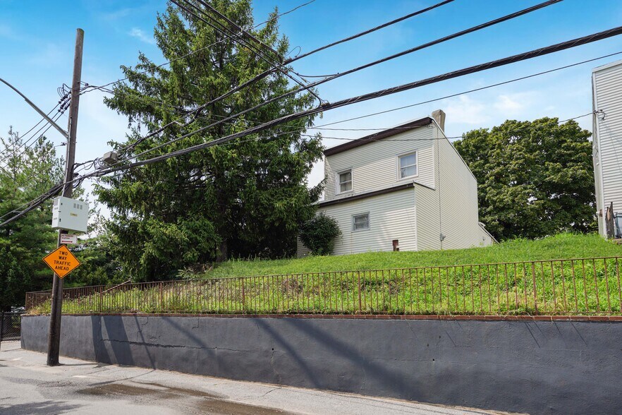 More Photos Of 2594 50th St, Woodside Land For Sale