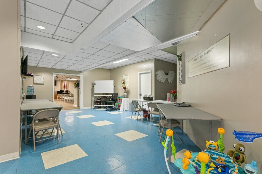 More Photos Of 6701 Beach Blvd, Jacksonville Freestanding For Lease