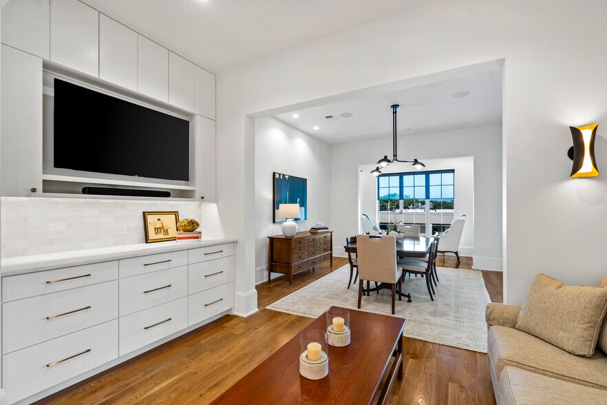 More Photos Of 152 N Section St, Fairhope Storefront Retail Residential For Sale