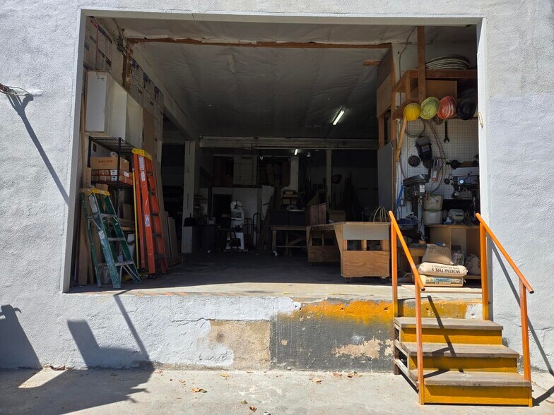 More Photos Of 13900 La Rue St, San Fernando Warehouse For Sale