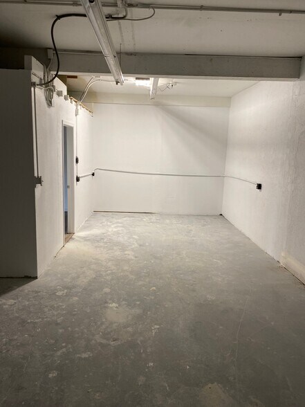 More Photos Of 2151 Lone Mountain Dr, Carson City Showroom For Lease