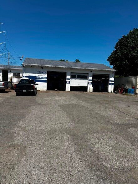 More Photos Of 1640 Evangeline St, London Specialty For Sale