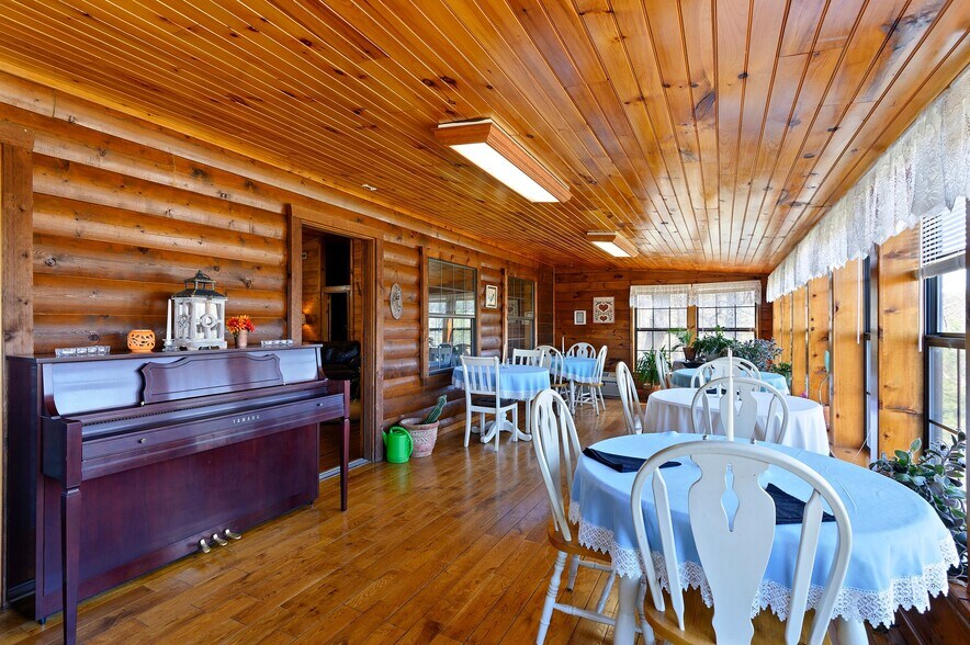 More Photos Of 68438 Eagle Creek Dr, Smithville Hotel For Sale