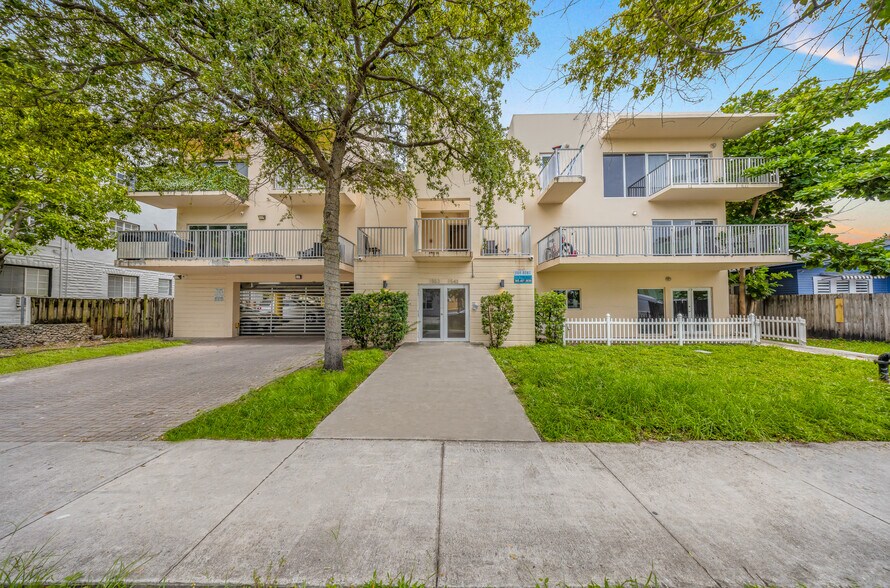 Primary Photo Of 1553 SW 2nd St, Miami Apartments For Sale