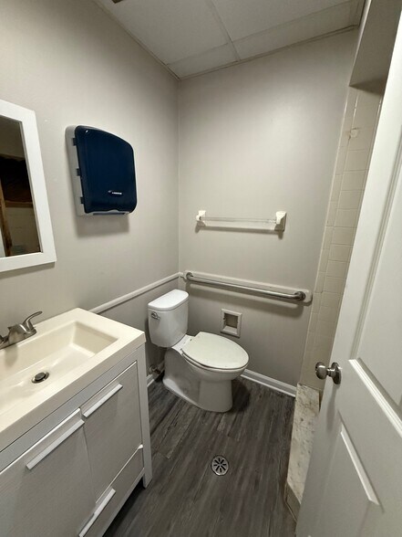 More Photos Of 2390 E International Speedway Blvd, Deland Freestanding For Lease