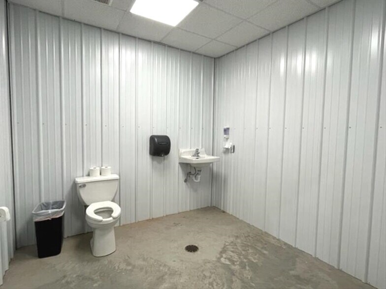 More Photos Of 204 W Bourke, Macon Warehouse For Sale