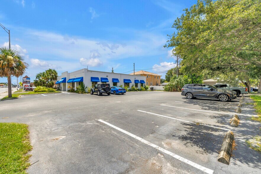 More Photos Of 8440 4th St N, Saint Petersburg Freestanding For Lease