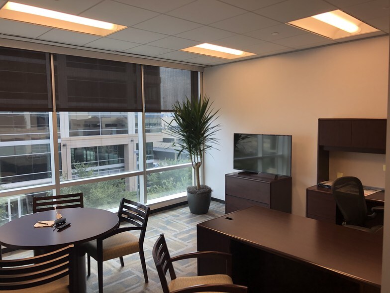 More Photos Of 15021 Katy Fwy, Houston Office For Lease