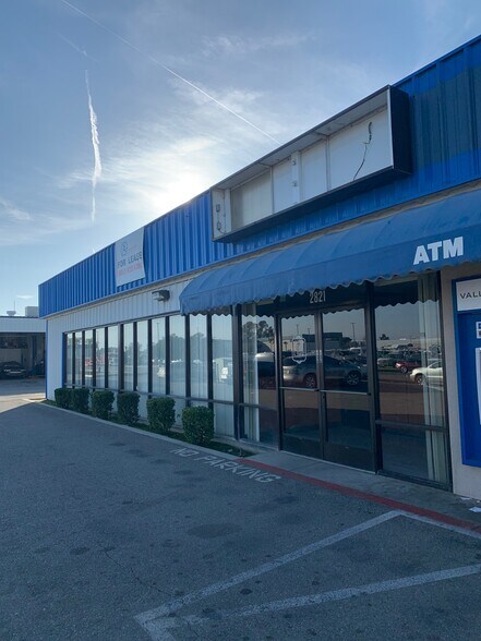 More Photos Of 2821 Auto Mall Dr, Bakersfield Service For Lease