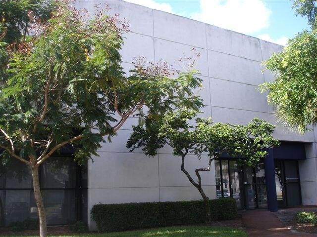 Primary Photo Of 712 S Military Trl, Deerfield Beach Warehouse For Lease
