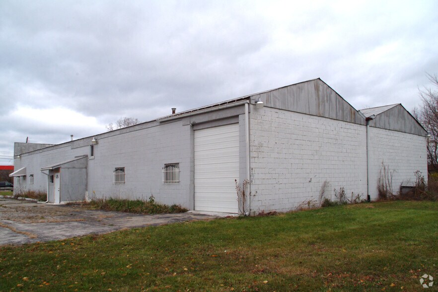 More Photos Of 3140 E Atherton Rd, Burton Distribution For Sale