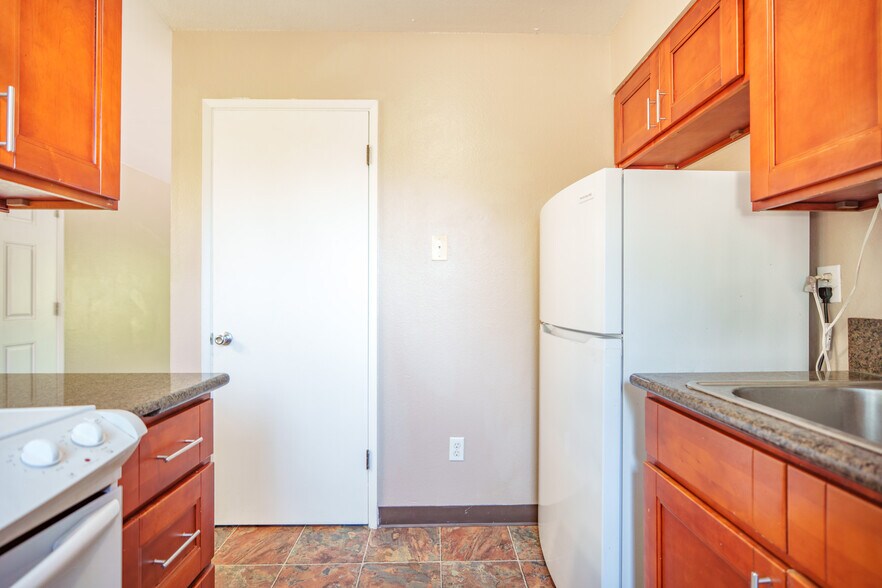 More Photos Of 9512-9524 N Oswego Ave, Portland Apartments For Sale