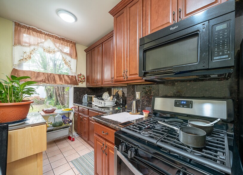 More Photos Of 198 GRIFFITH St, Jersey City Apartments For Sale
