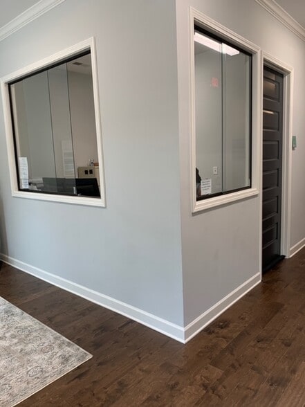 More Photos Of 7947 Players Forest Dr, Memphis Office For Lease