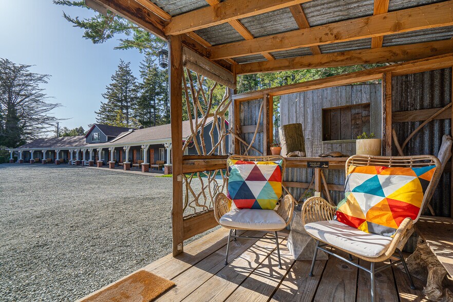 More Photos Of 1175 2nd St SE, Bandon Hotel For Sale