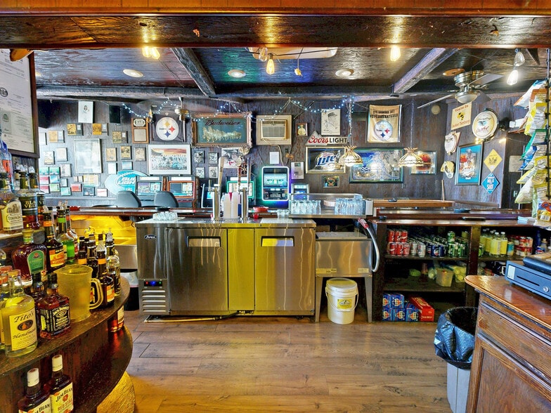 More Photos Of 103 Main St W, Girard General Retail For Sale