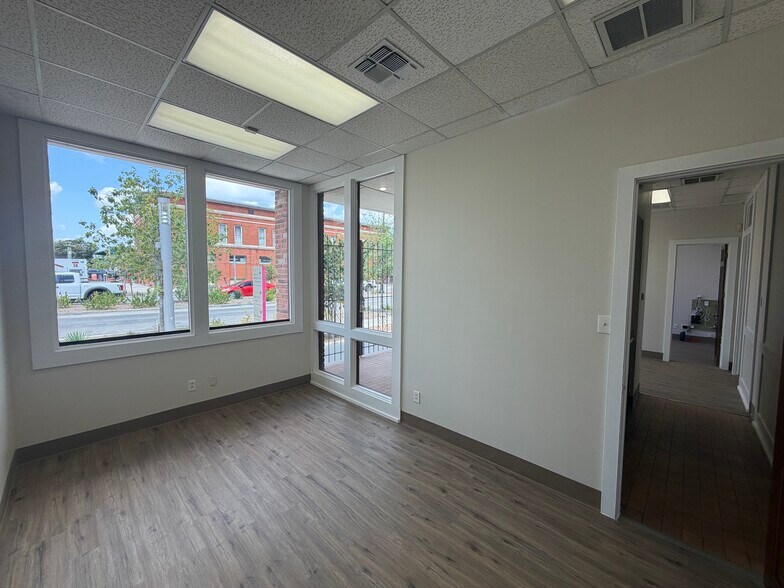 More Photos Of 717 Dolorosa St, San Antonio Office For Lease