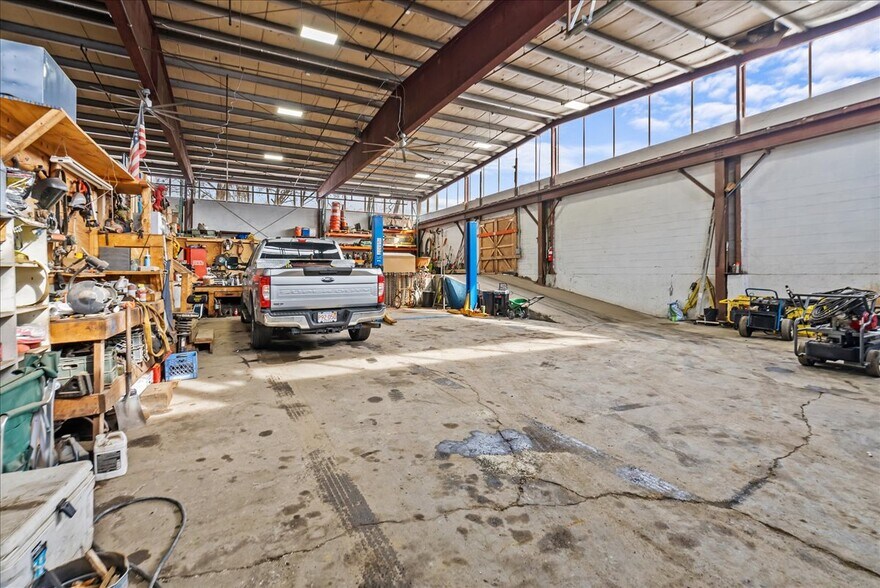 More Photos Of 175 Circuit Ave, West Springfield Warehouse For Lease